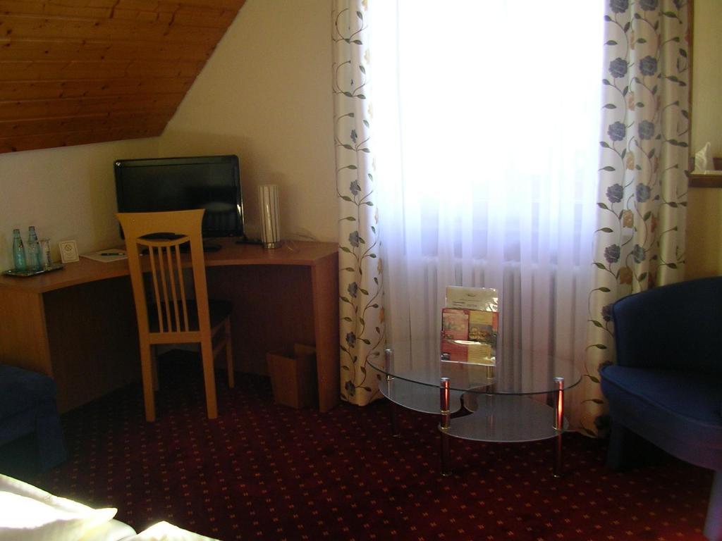 Hotel Landgasthof Kranz Хюфинген Номер фото