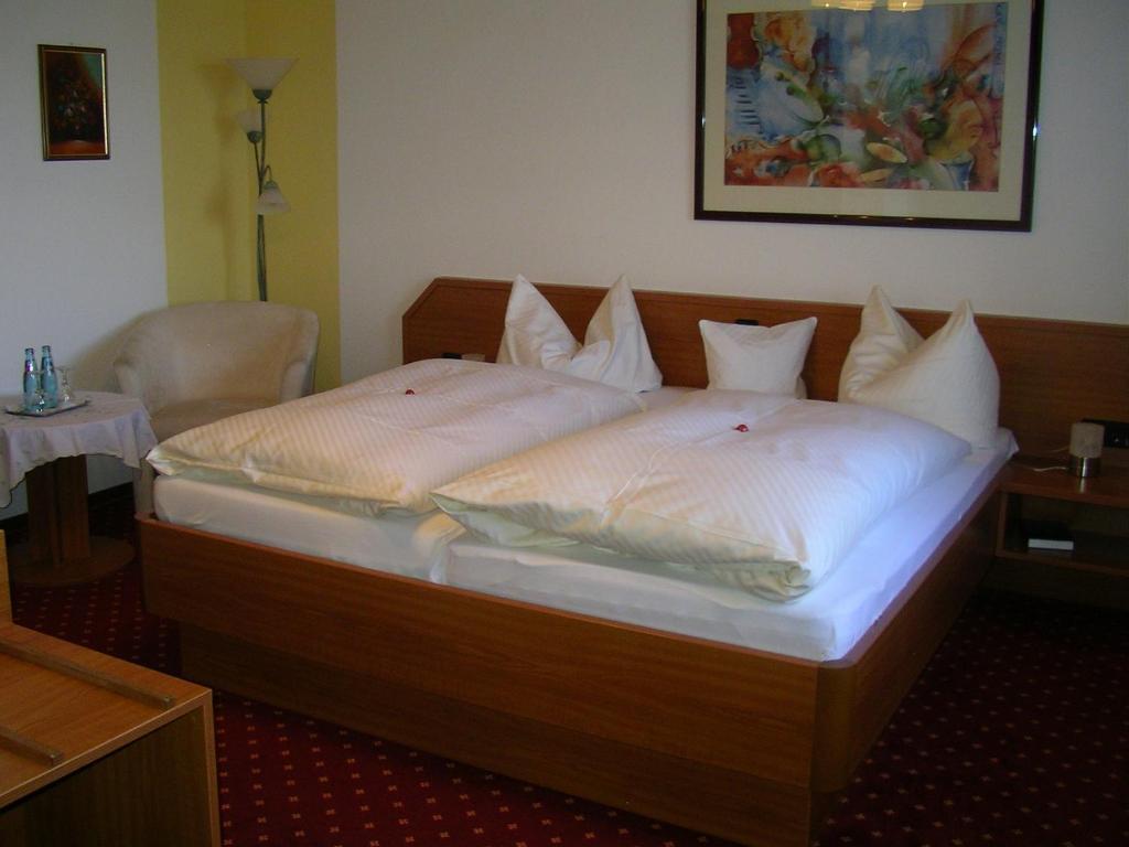 Hotel Landgasthof Kranz Хюфинген Номер фото
